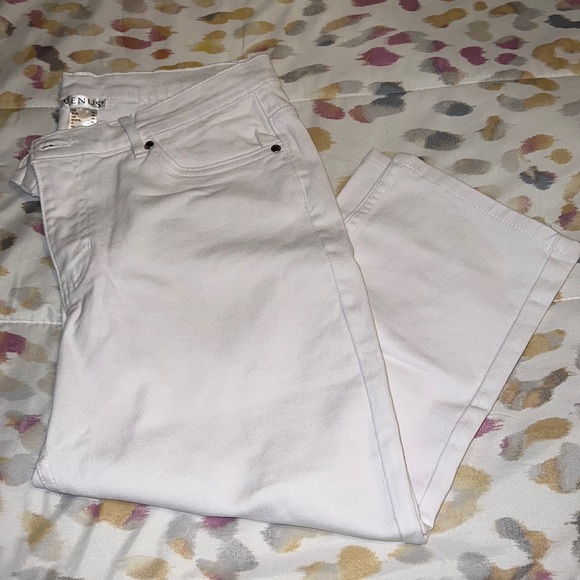 VENUS | Jeans | Nwot Venus White Capri 